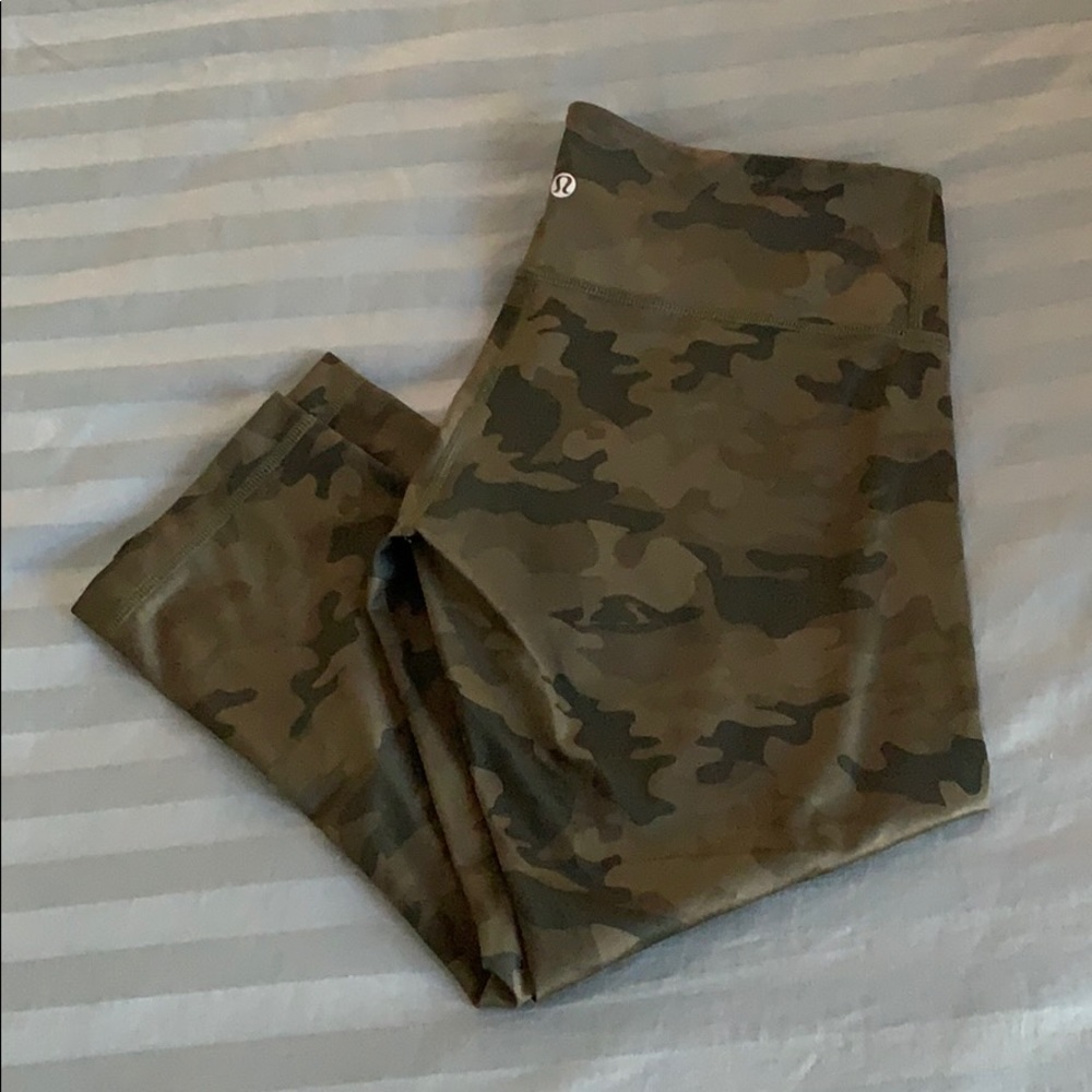 Lululemon crop wonder under camo leggings.